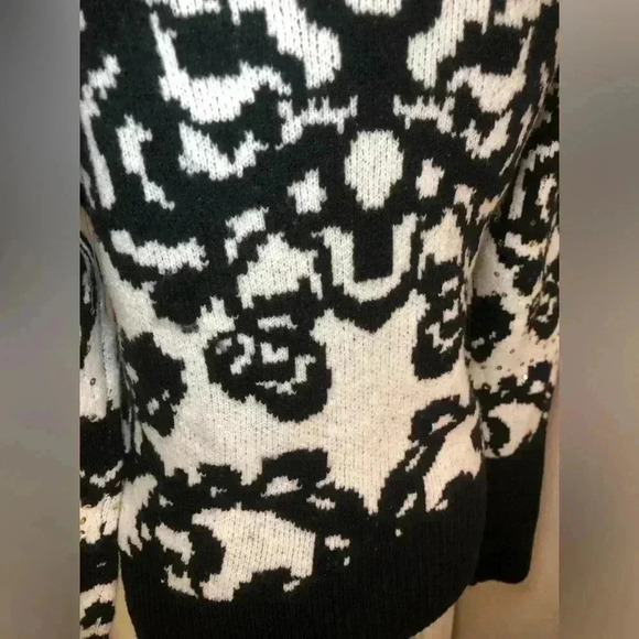 VENUS  Women’s size Small - Picture 5 of 13